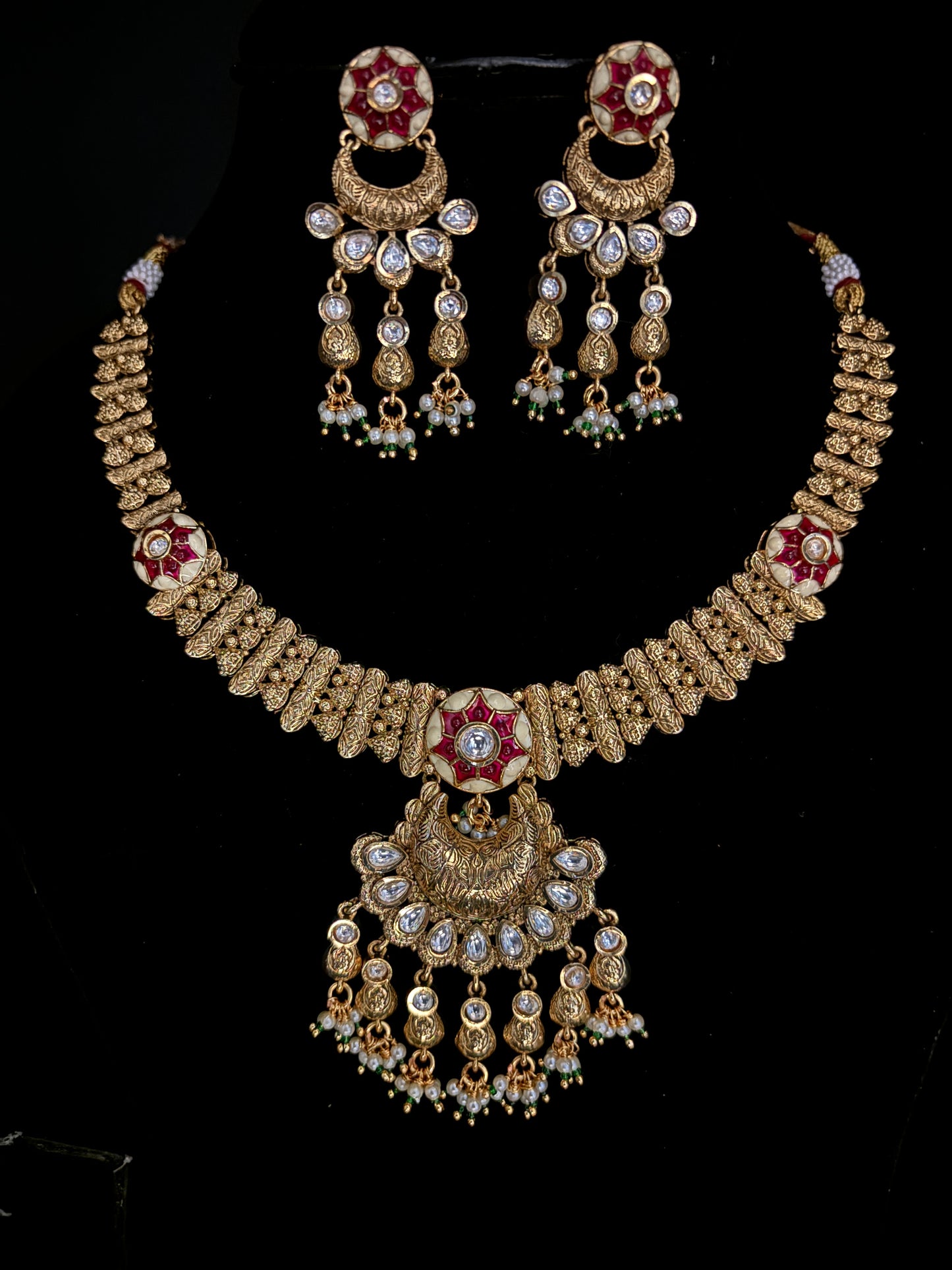 Regal Antique Necklace Set