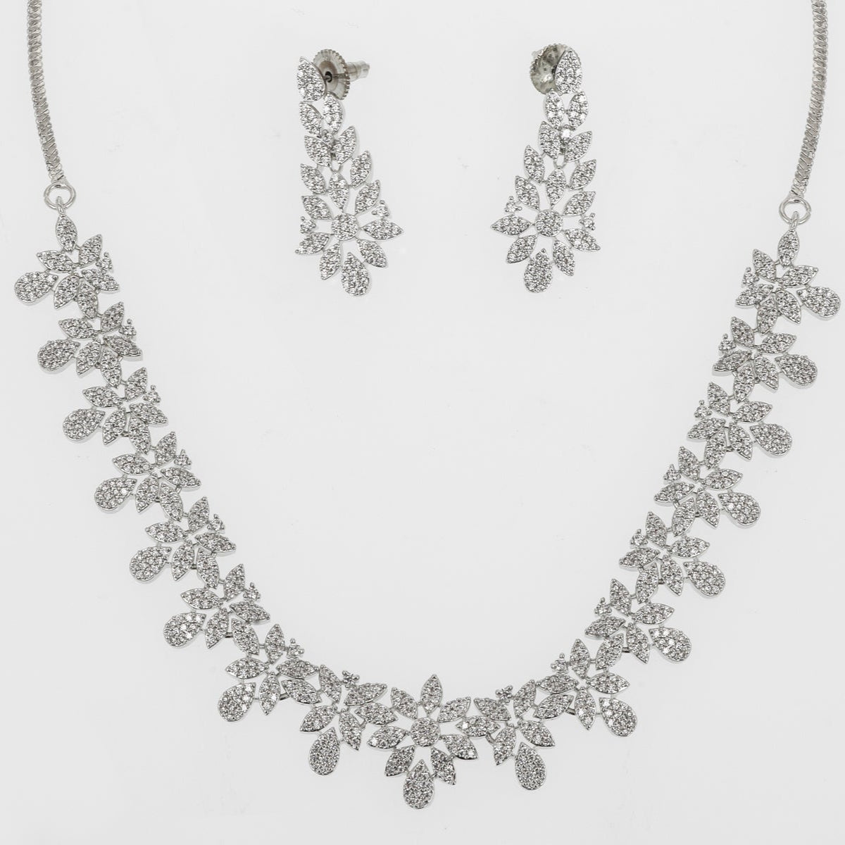DIAMOND NECKLACE SET