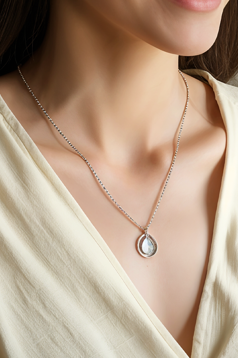 HaloDrop Mother of Pearl 92.5 Silver Chain Pendant