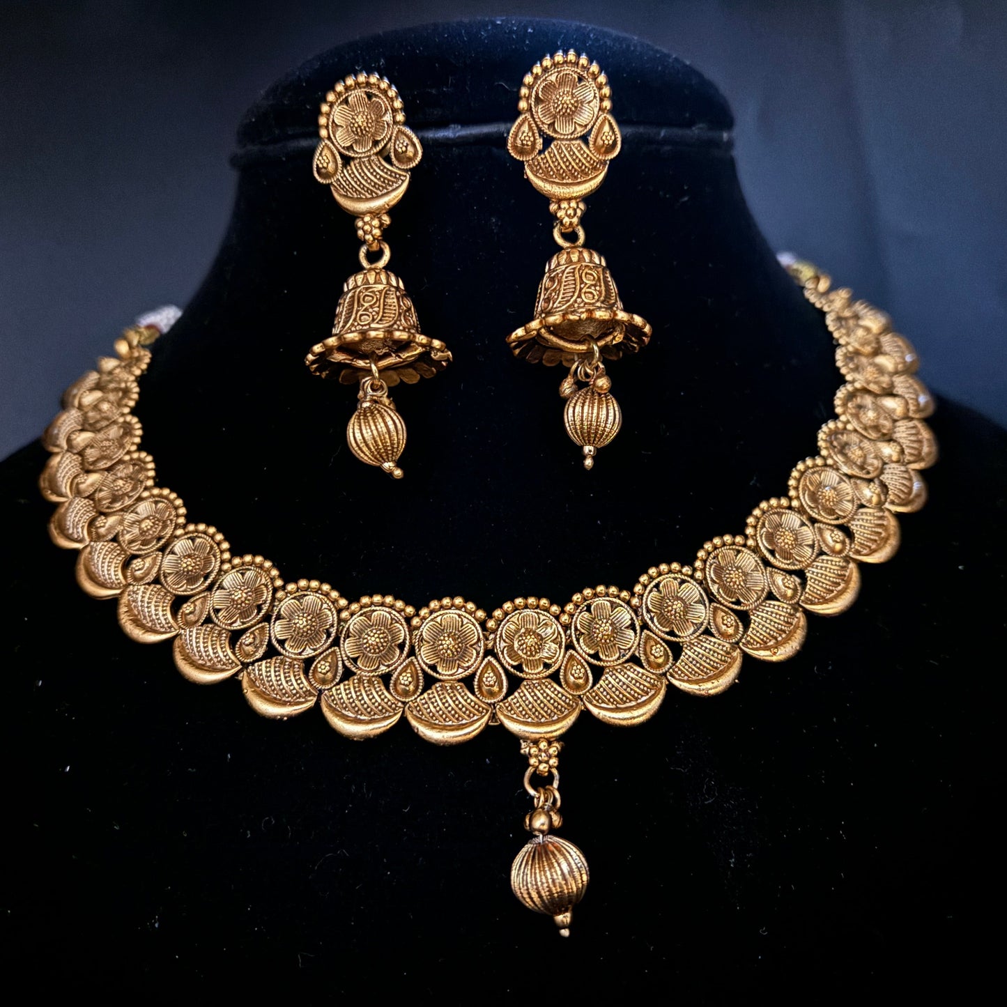 Graceful Antique Necklace Set