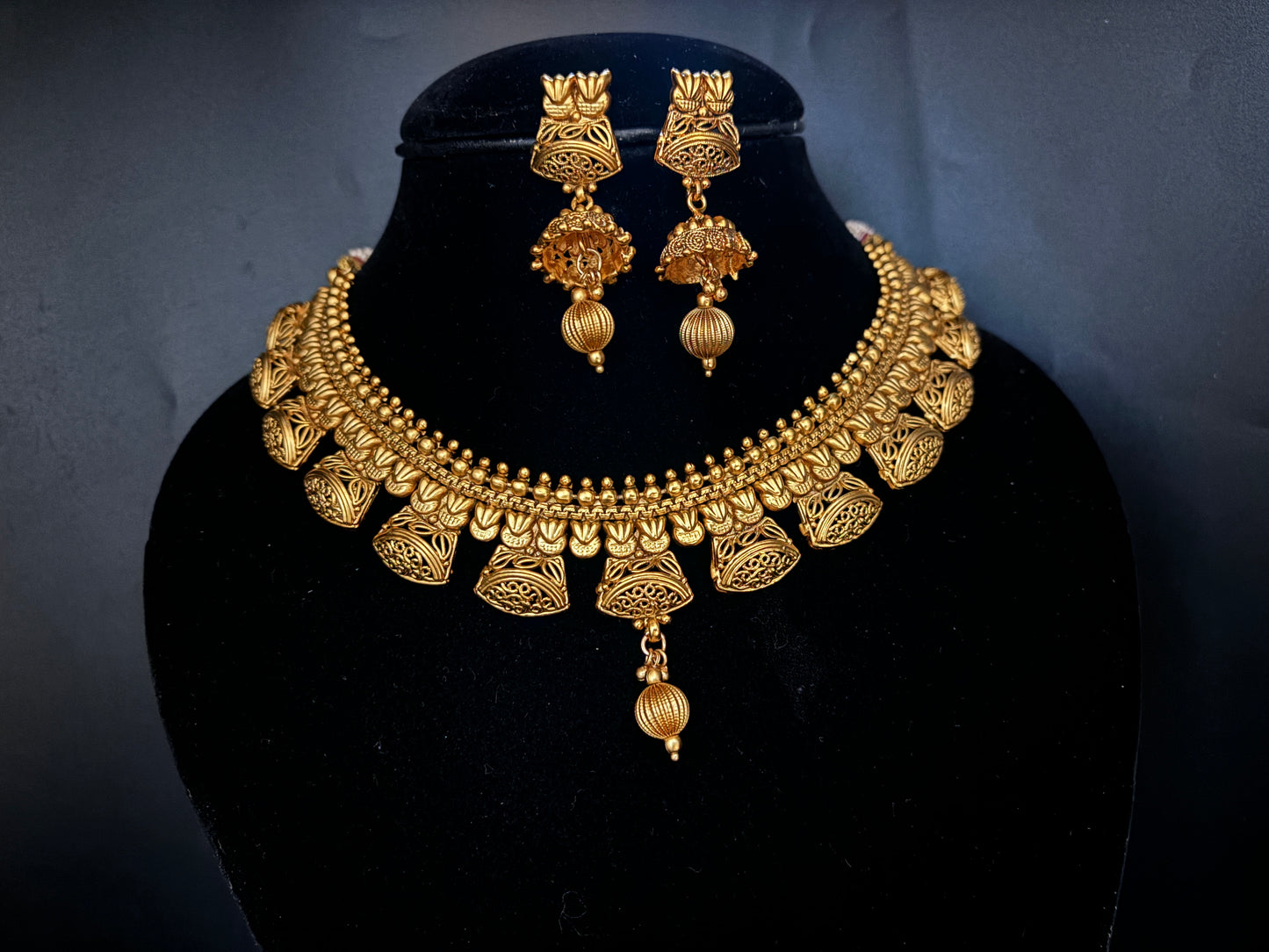 Radiant Antique Necklace Set