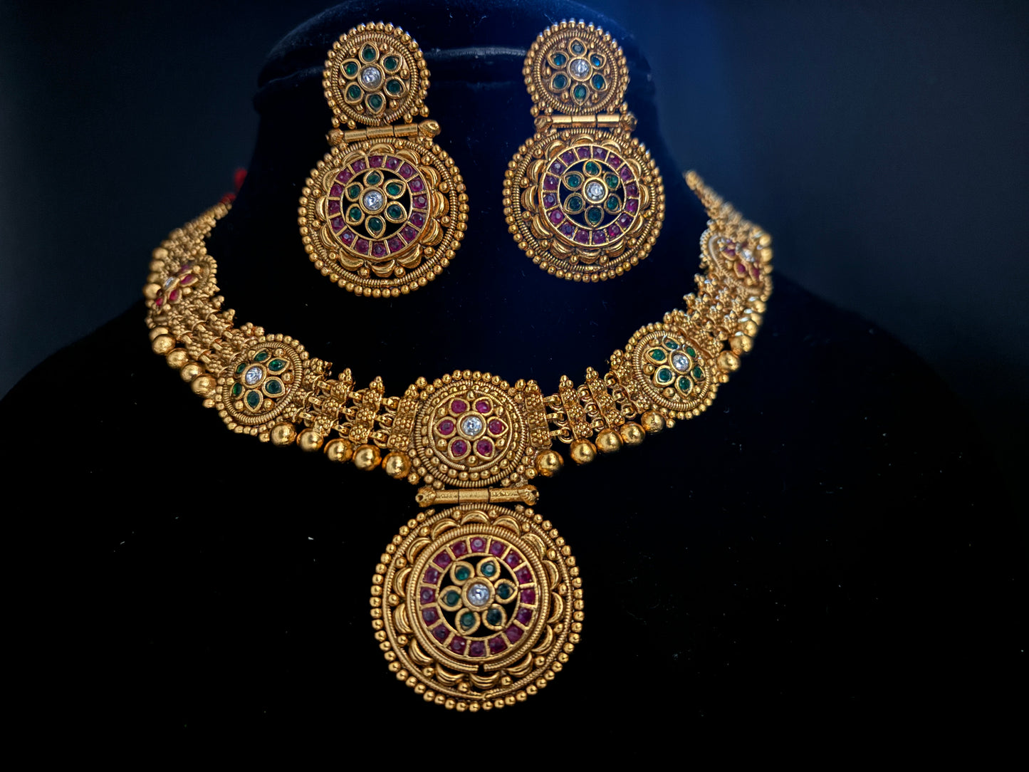 Lustrous Antique Necklace Set
