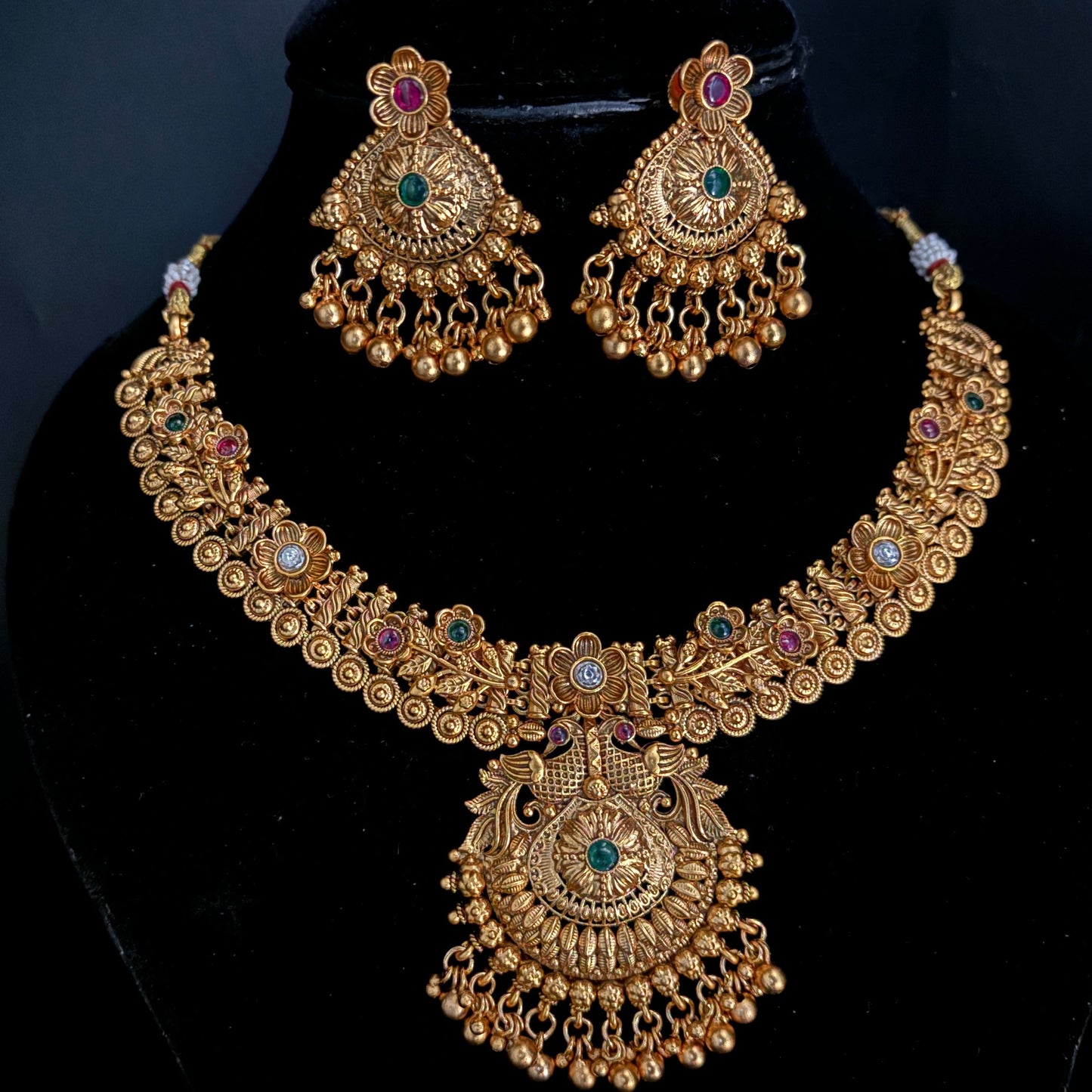 Antique Necklace SetRoyal Antique Necklace Set