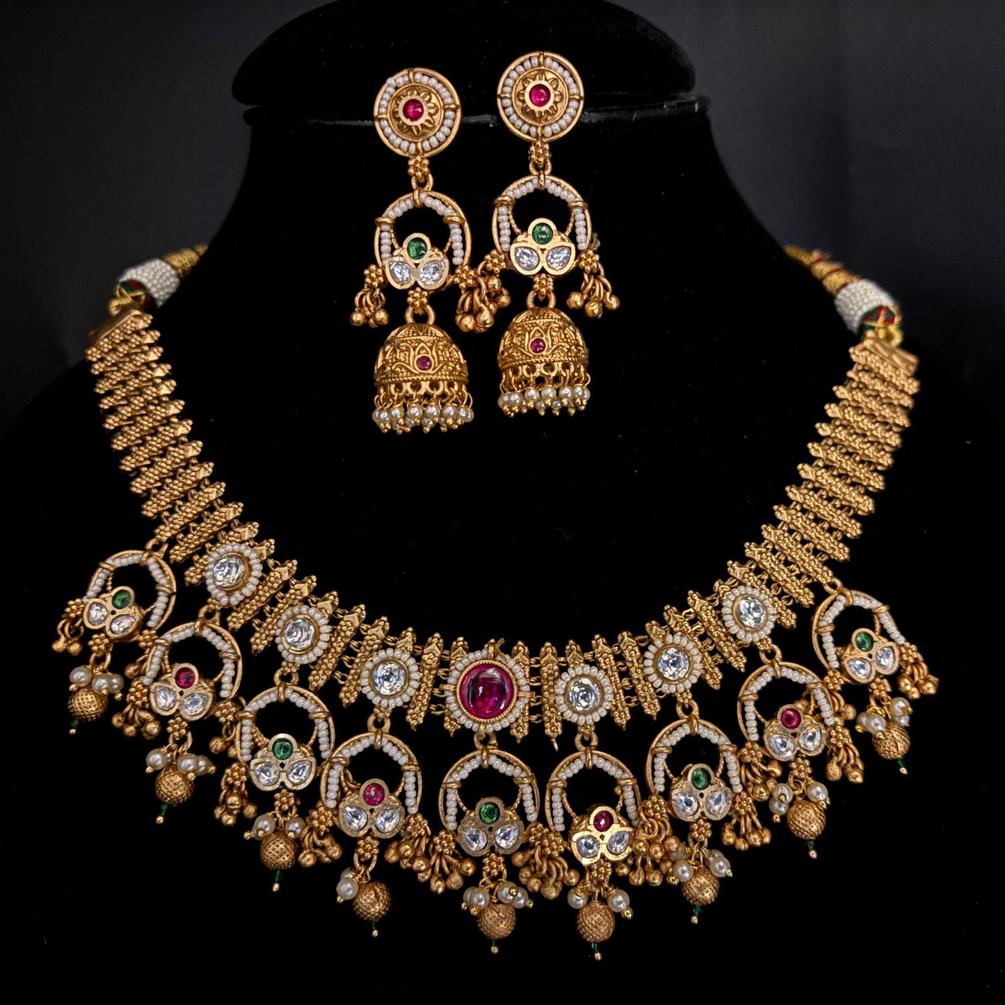 Lustrous Antique Necklace Set