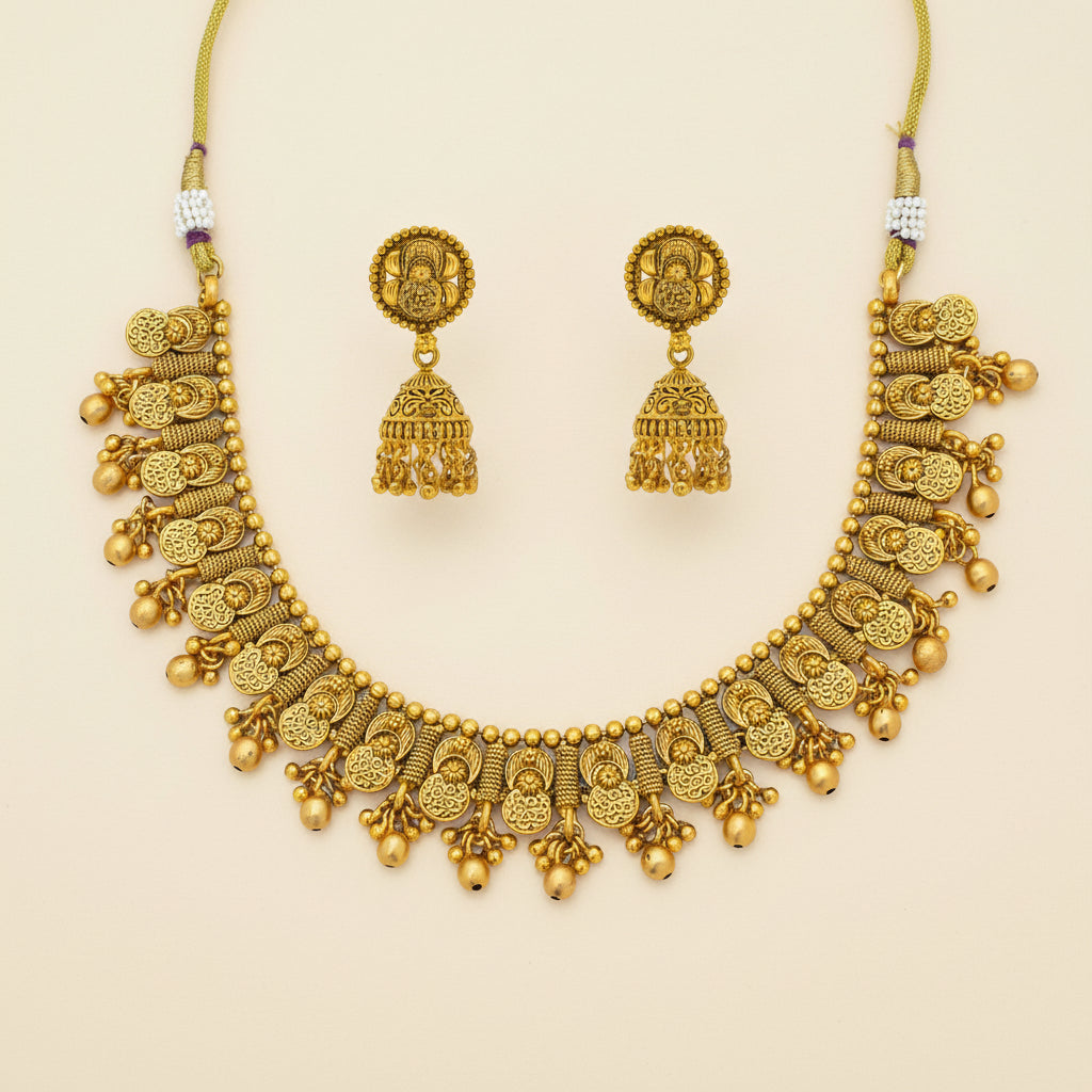 Royal Antique Gold Necklace Set with Intricate Detailing