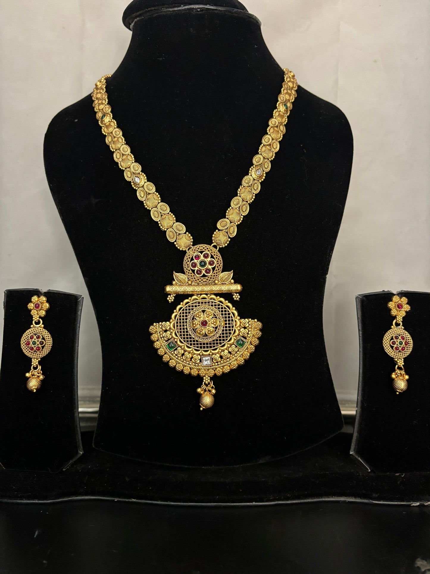Regal Antique Long Necklace Set