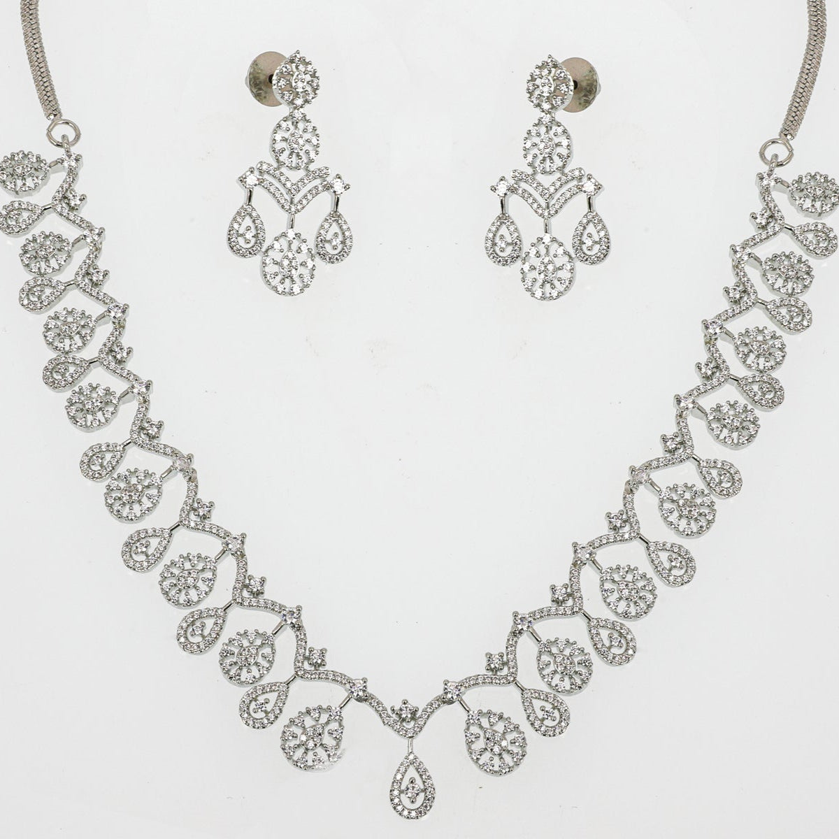 DIAMOND NECKLACE SET