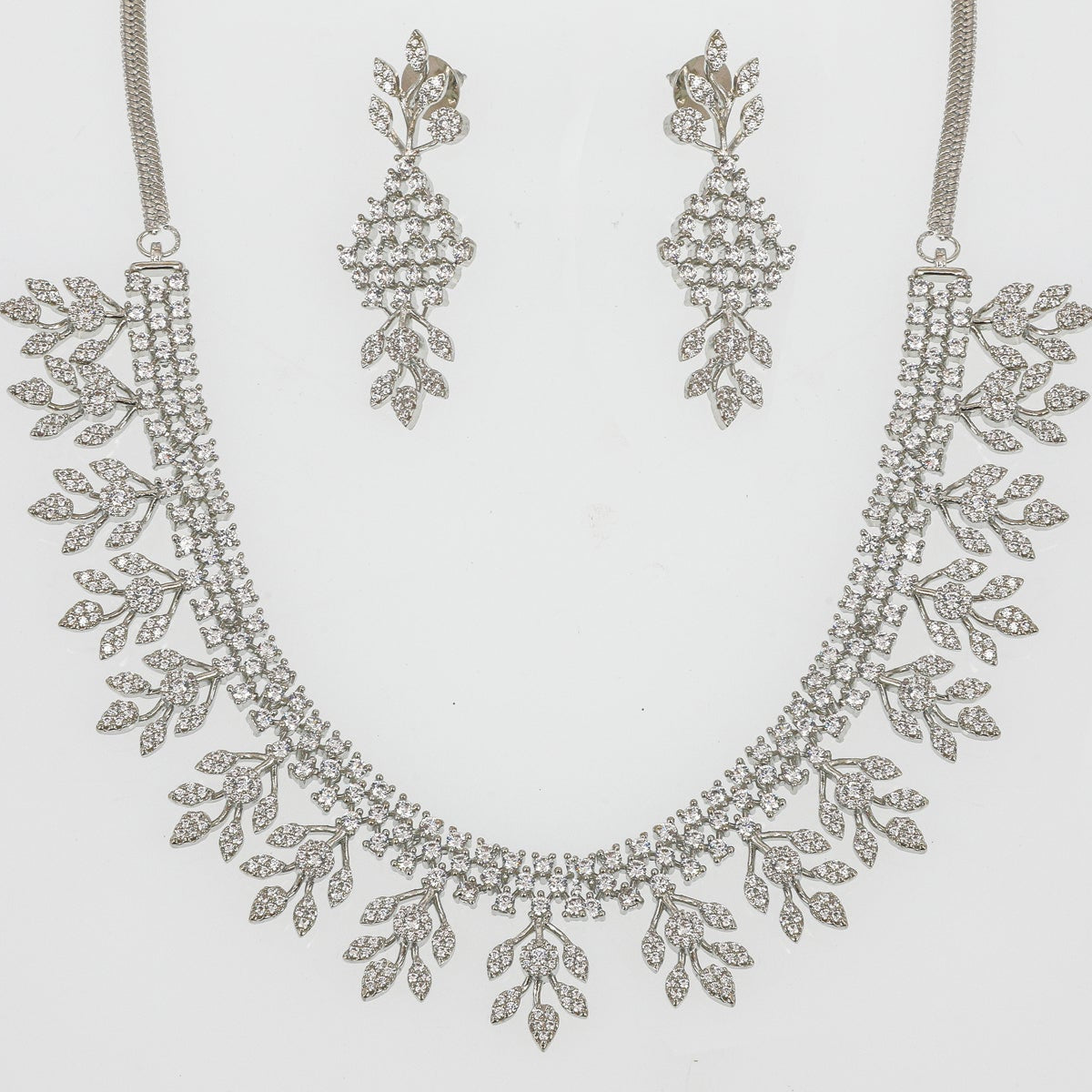DIAMOND NECKLACE SET