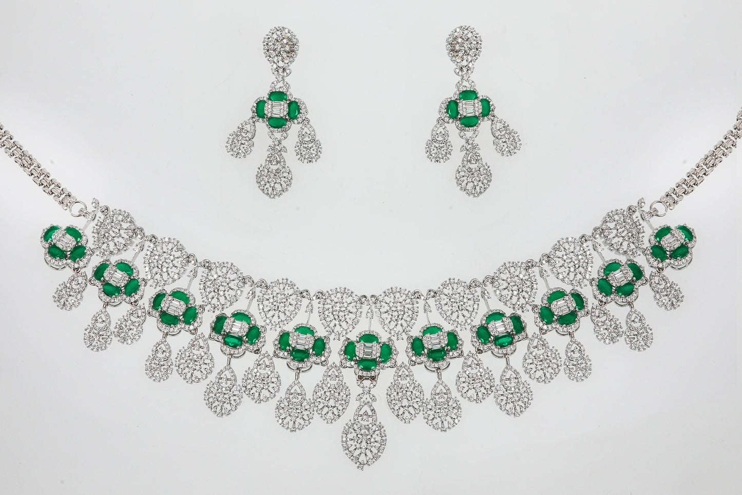 DIAMOND NECKLACE SET