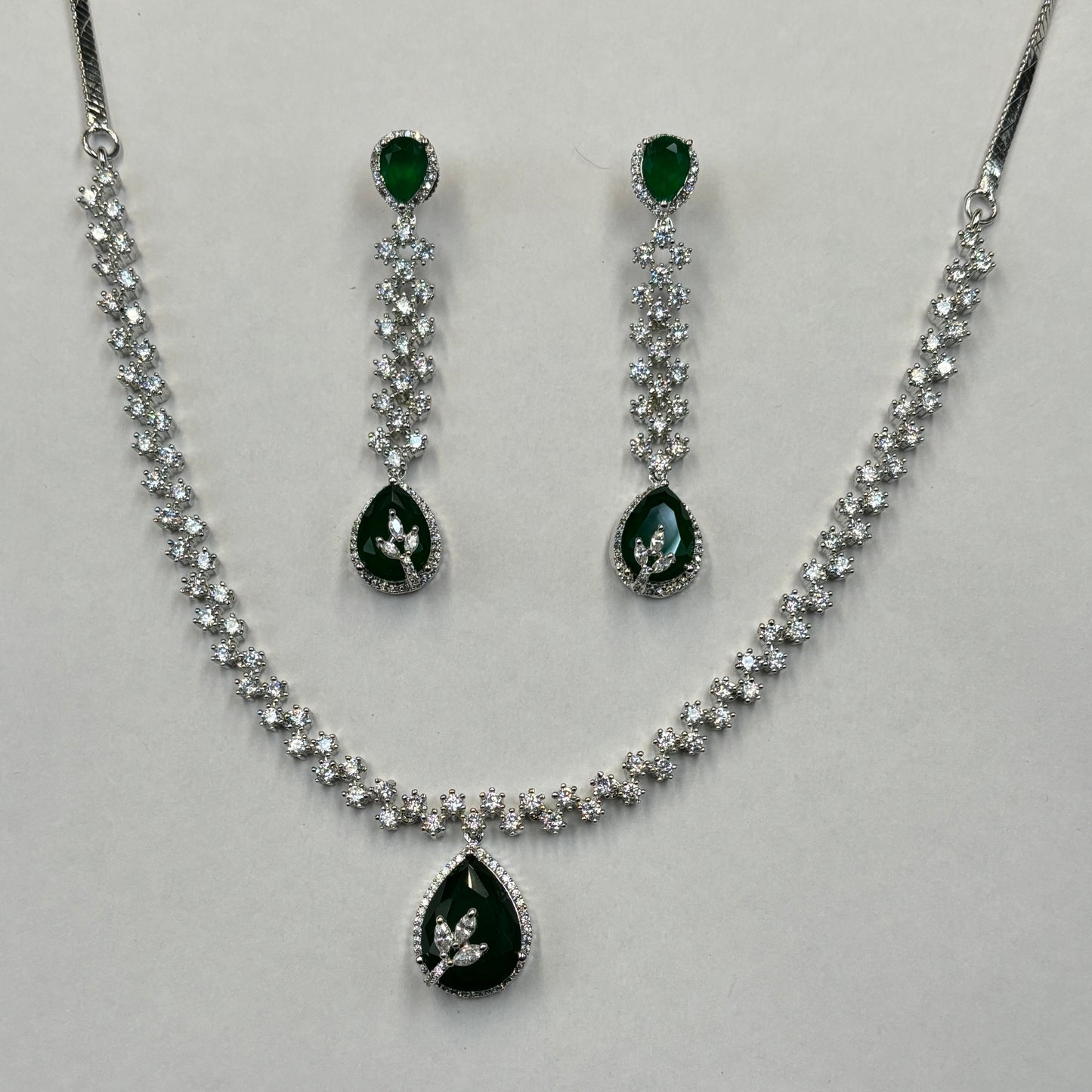 DIAMOND PENDENT DROP NECKLACE