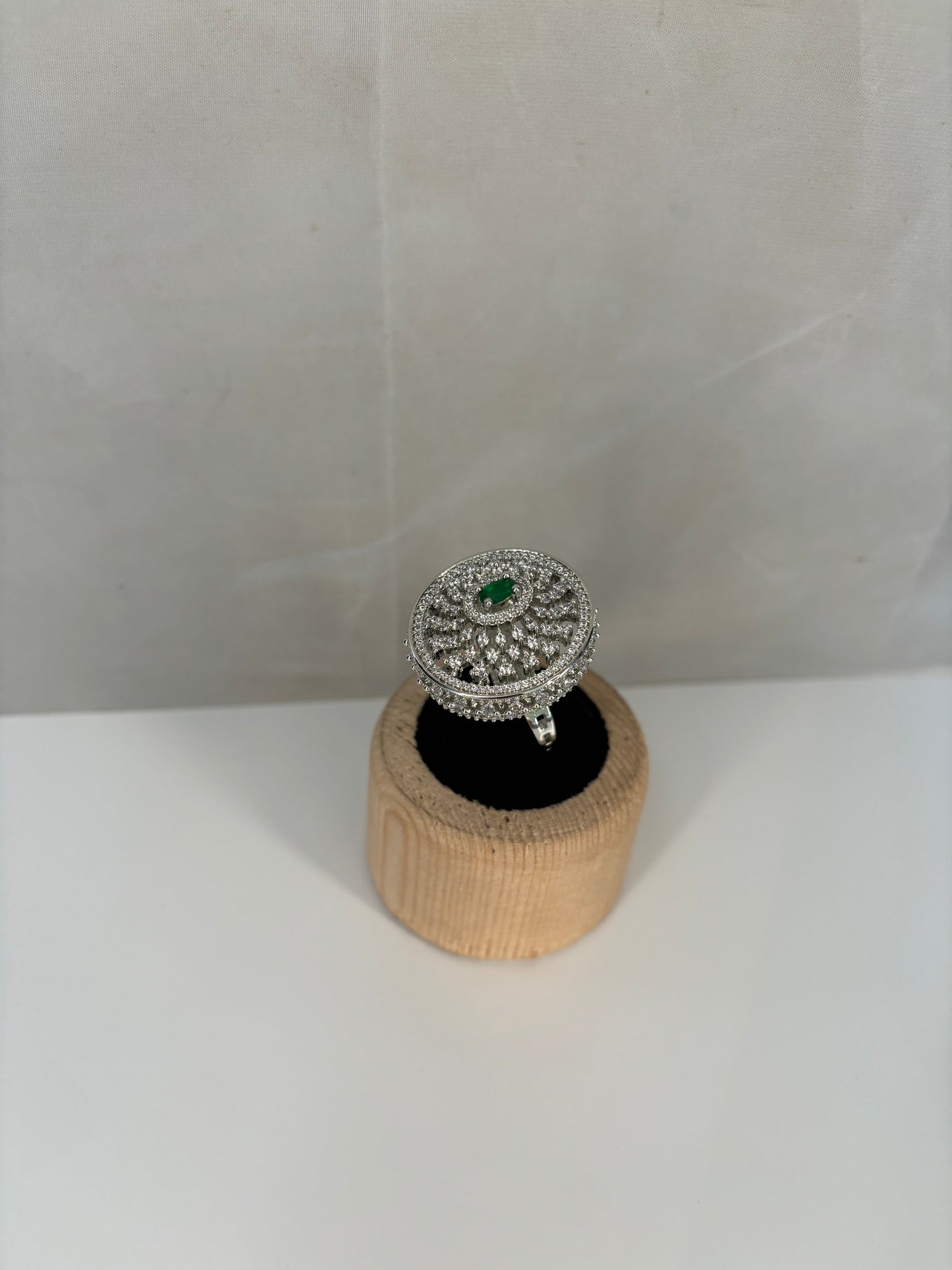 Emerald Studded Filigree Ring