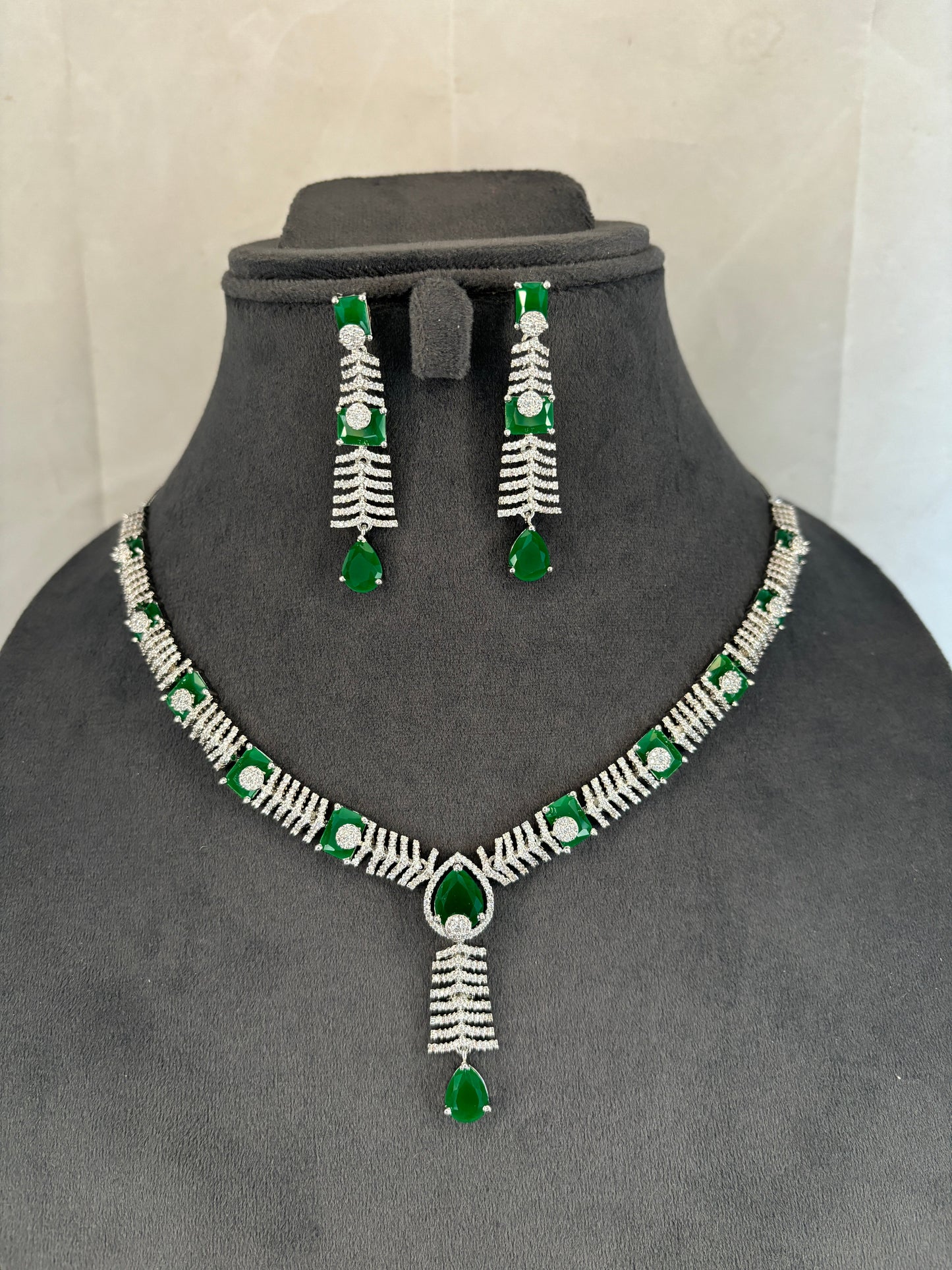 Diamond necklace set
