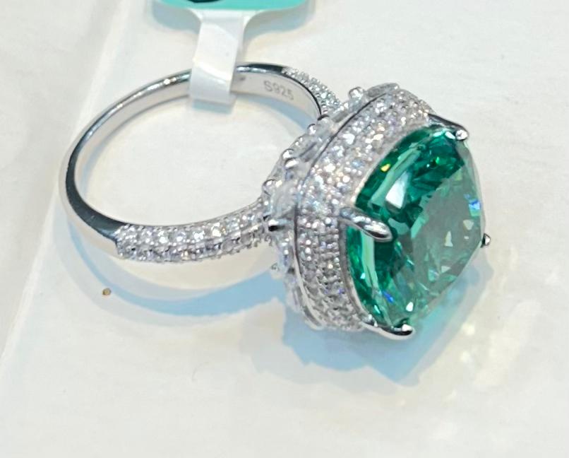 Queen’s Heir Emerald 92.5 Sterling Silver Ring