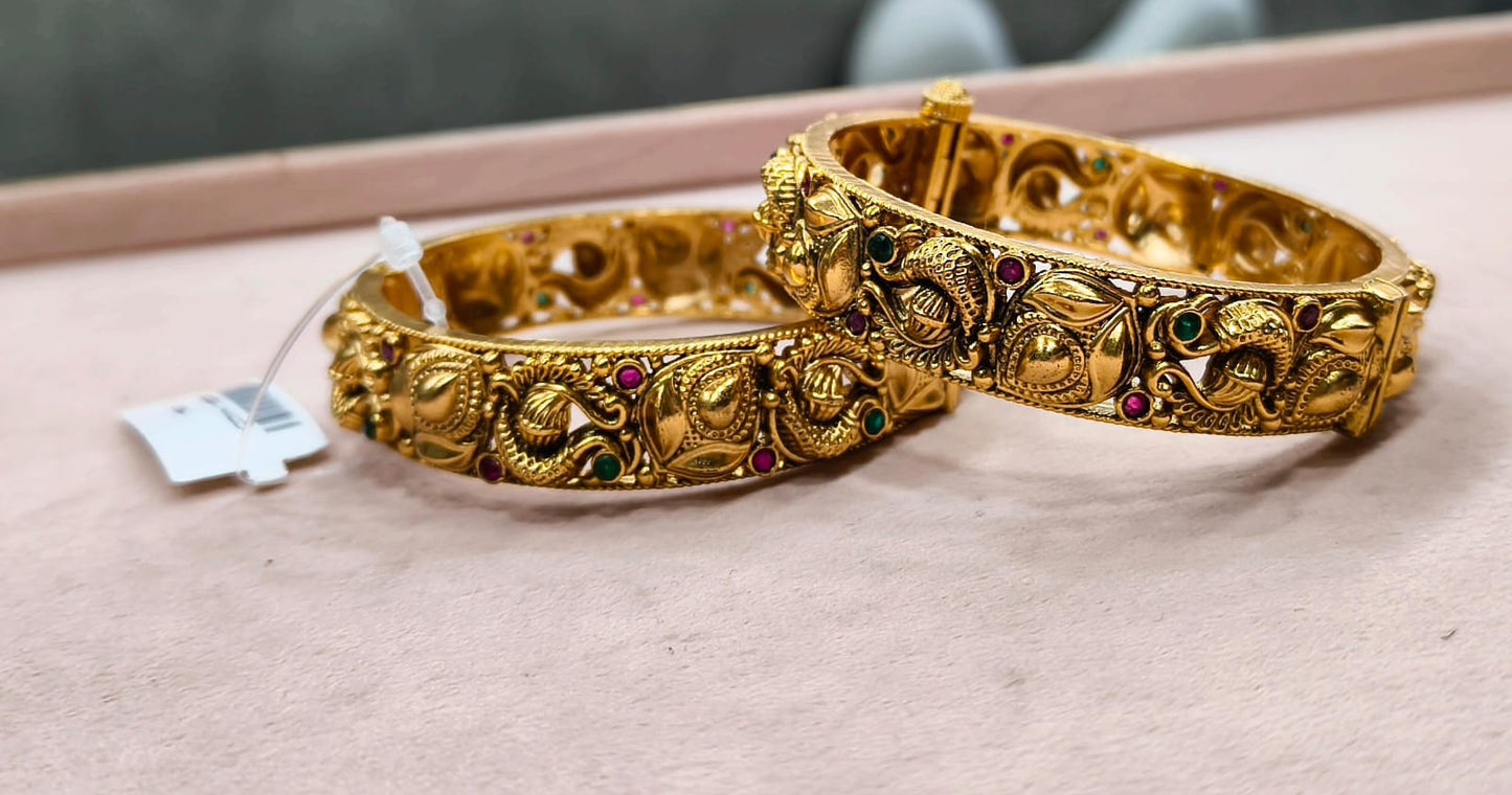 ANTIQUE BANGLE