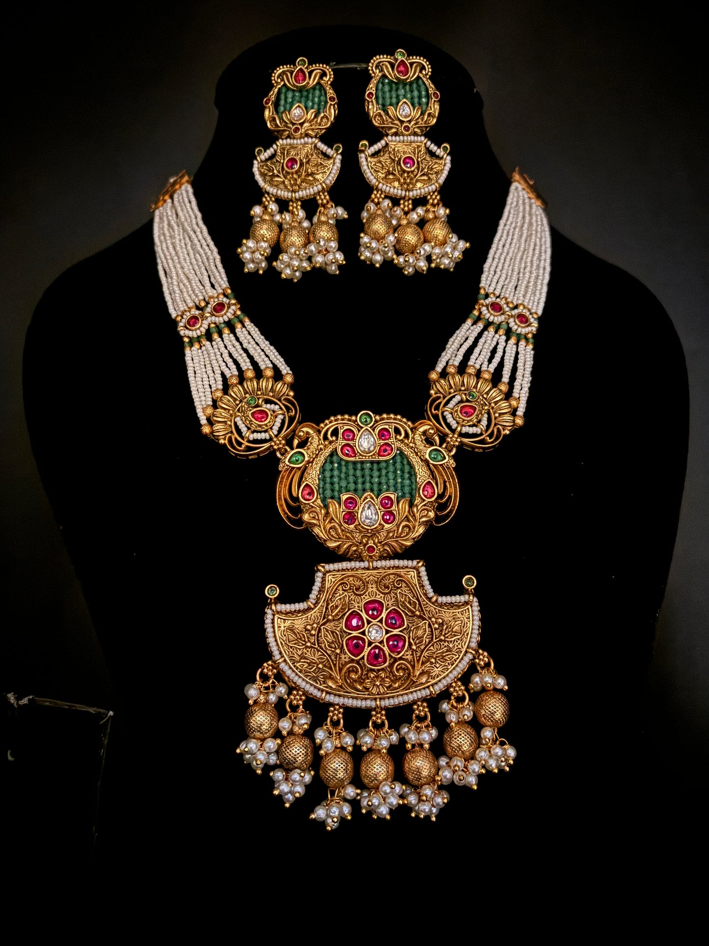 Heritage Necklace Set