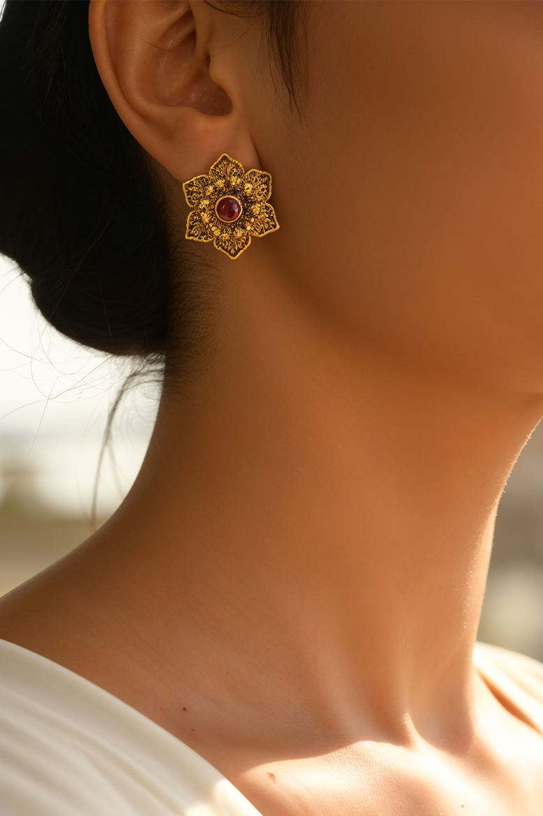 Regal Lotus Gold Necklace Set