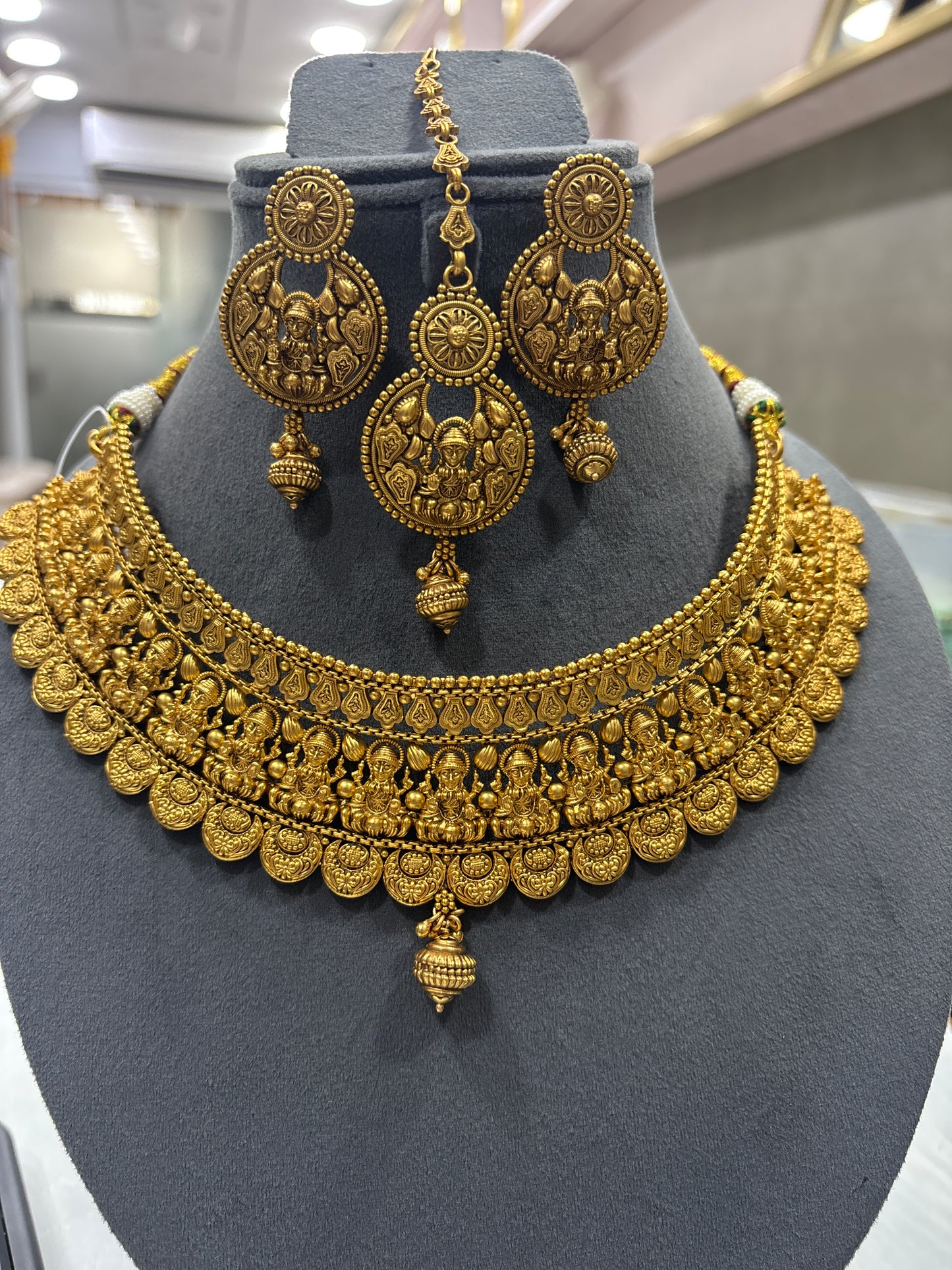 Temple choker Set