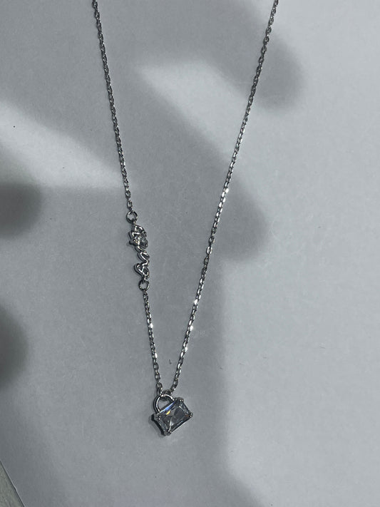 silver chain pendent