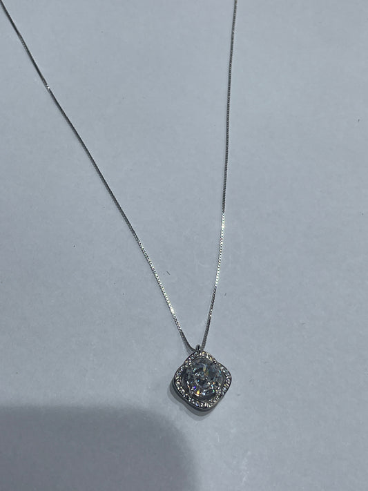 silver chain pendent