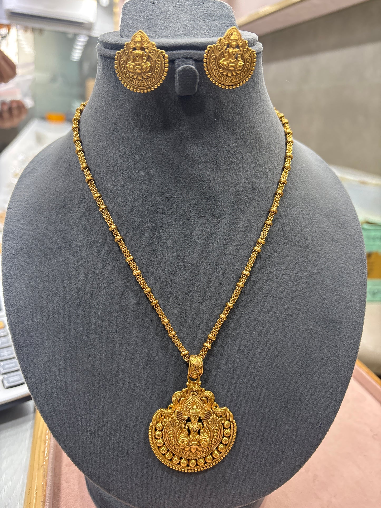Temple pendent Set