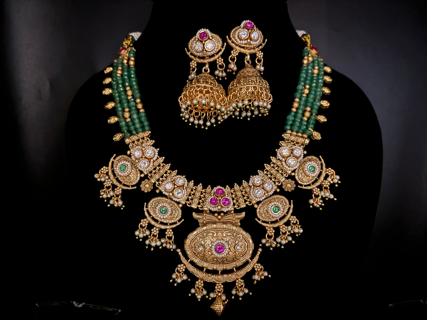 Heritage Necklace Set