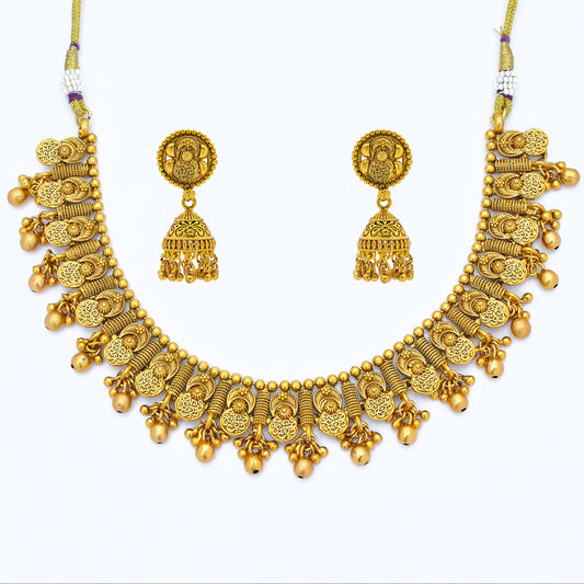 Royal Antique Gold Necklace Set with Intricate Detailing