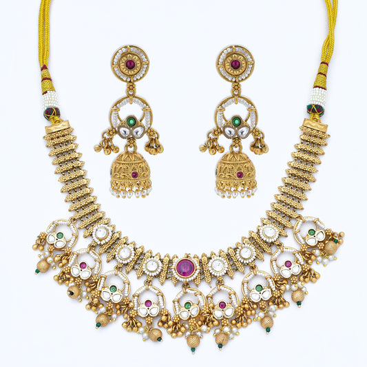 Lustrous Antique Necklace Set