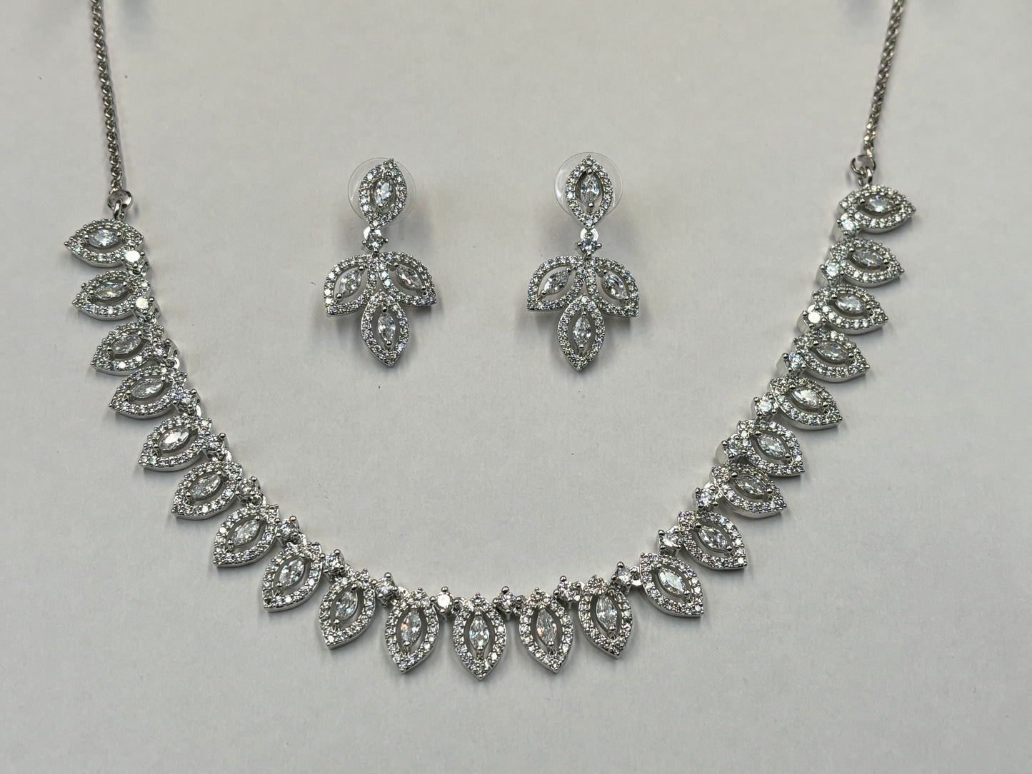 DIAMOND NECKLACE SET