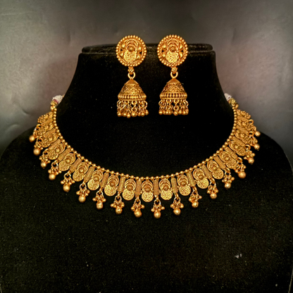 Royal Antique Gold Necklace Set with Intricate Detailing