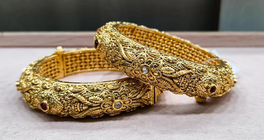 ANTIQUE BANGLE